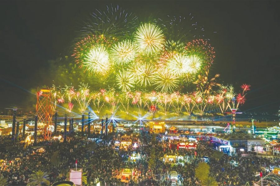 انطلاق فعاليات مهرجان الشيخ زايد بالوثبة .. و30 ألف زائر في يومه الأول