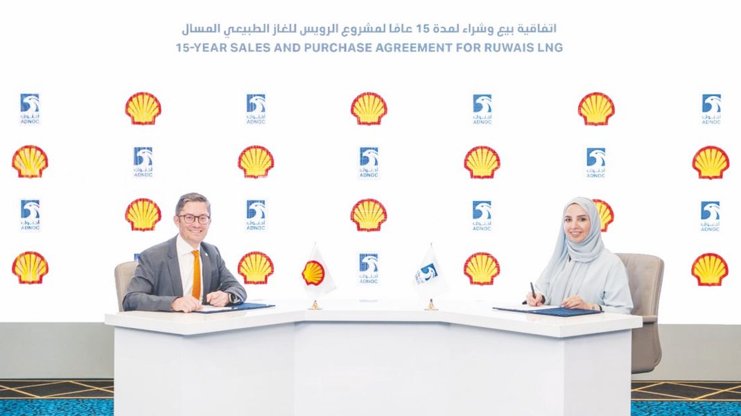 “أدنوك”تُوقع اتفاقية مدتها 15 عاماً مع “شل” لتوريد مليون طن متري سنوياً من الغاز الطبيعي المسال من مشروع الرويس