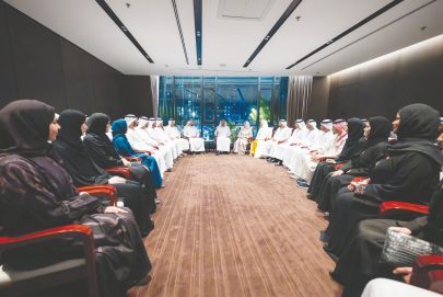 ذياب بن محمد بن زايد يلتقي المشاركين في البرنامج التنفيذي الأول للقادة الإماراتيين من الصف الثاني في الصين