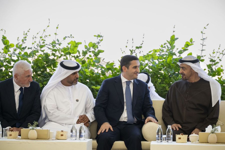 رئيس الدولة يبحث علاقات البلدين وفرص تطوير تعاونهما المشترك بما يخدم مصالحهما المتبادلة مع وزير العدل الأذري