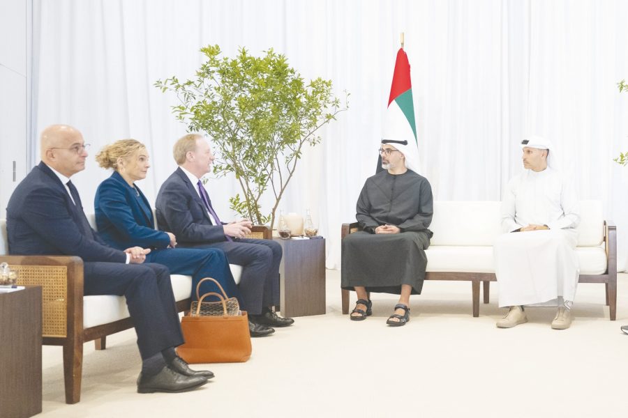 خالد بن محمد بن زايد يطّلع على خطط مايكروسوفت لاستثمار 15.2 مليار دولار لتعزيز الابتكار في الذكاء الاصطناعي ودفع التحوّل الرقمي بالإمارات
