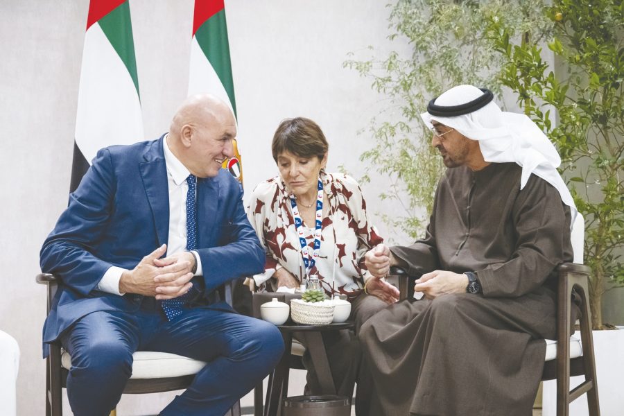 رئيس الدولة يبحث علاقات التعاون في المجالات الدفاعية مع وزير دفاع إيطاليا