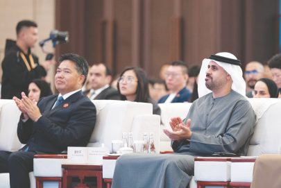 ذياب بن محمد بن زايد يشهد المؤتمر الصيني الإماراتي للتعاون الاقتصادي والتجاري وتبادل 15 اتفاقية ومذكرة تفاهم