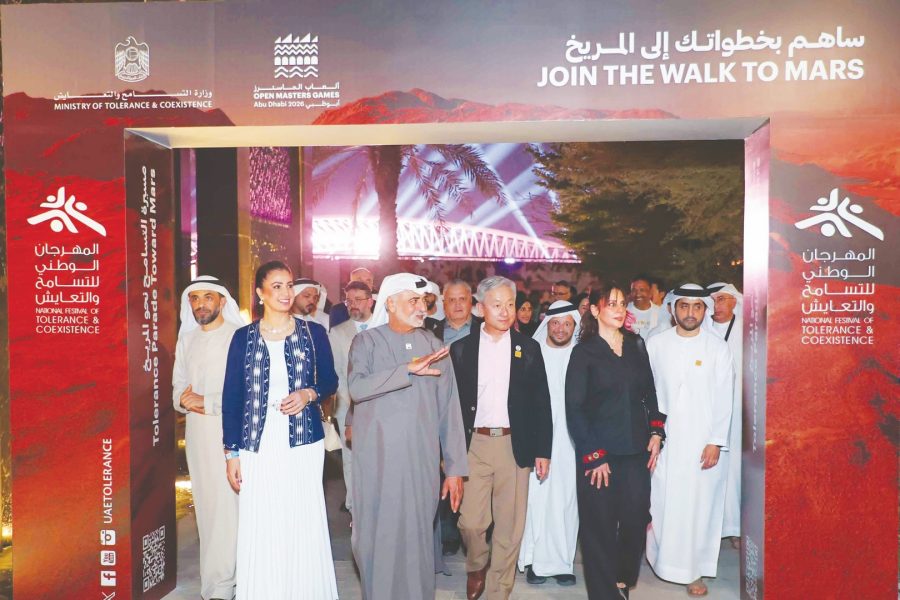 نهيان بن مبارك يقود “مسيرة التسامح نحو المريخ” بمشاركة 3 آلاف شخص من مختلف الجاليات