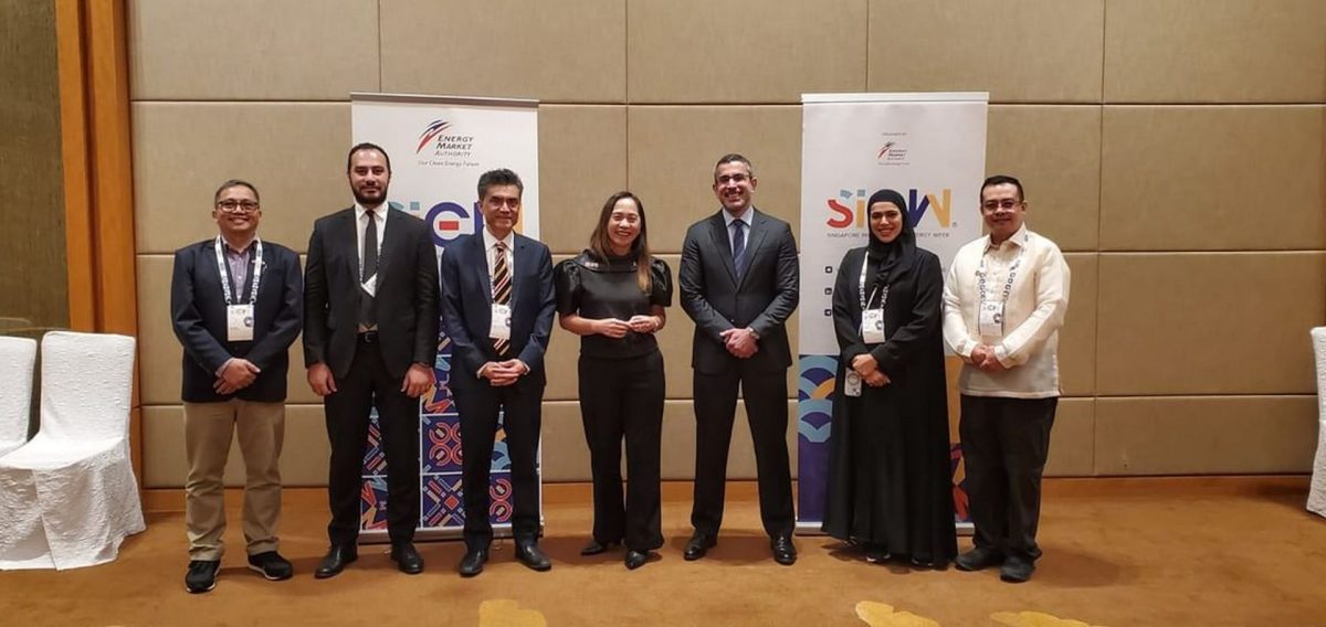 الإمارات تعرض رؤيتها لتسريع التحول للطاقة النظيفة في “أسبوع الطاقة الدولي” بسنغافورة