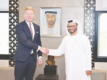 أنور قرقاش يلتقي المبعوث الأممي إلى اليمن