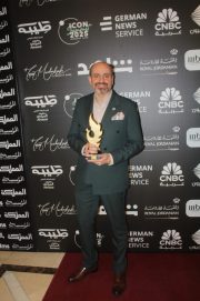 الدكتور أسامة علوي يحصد جائزة “أفضل صانع محتوى طبي لعام 2025” في قمة آيكون للإعلام في عمّان