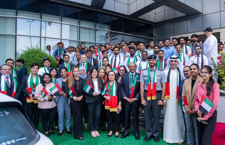 مجموعة اللولو بأبوظبي تحتفل بيوم العلم في المقر الرئيسي