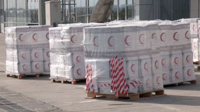 تنفيذاً لتوجيهات رئيس الدولة نحو الاستجابة العاجلة .. الإمارات تُرسل فريقاً إغاثياً مشتركاً وتقدم مساعدات إنسانية فورية للمتأثرين من زلزال شمال أفغانستان