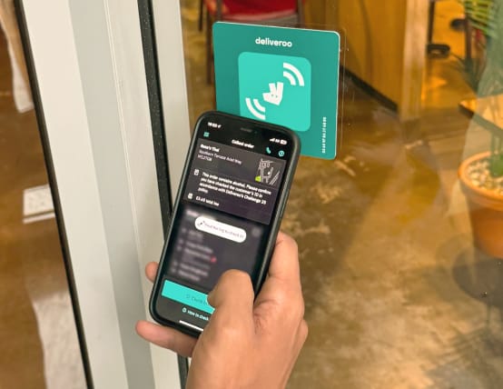 ديليفرو تطلق ميزة تسجيل وصول السائقين لتسهيل استلام الطلبات