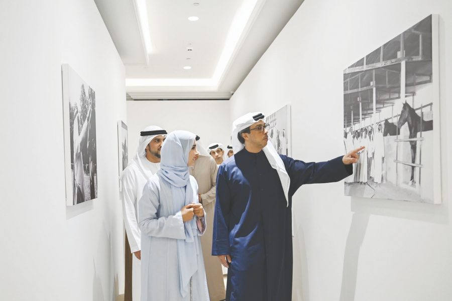 منصور بن زايد يطلق مشروع “ساحة الخيل” بنادي أبوظبي للفروسية