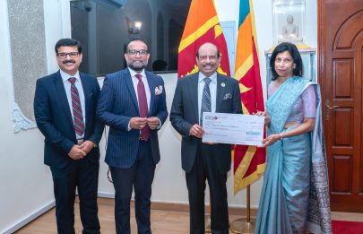 مجموعة لولو تتبرع بـ 32 مليون روبية سريلانكية لجهود الإغاثة من الإعصار