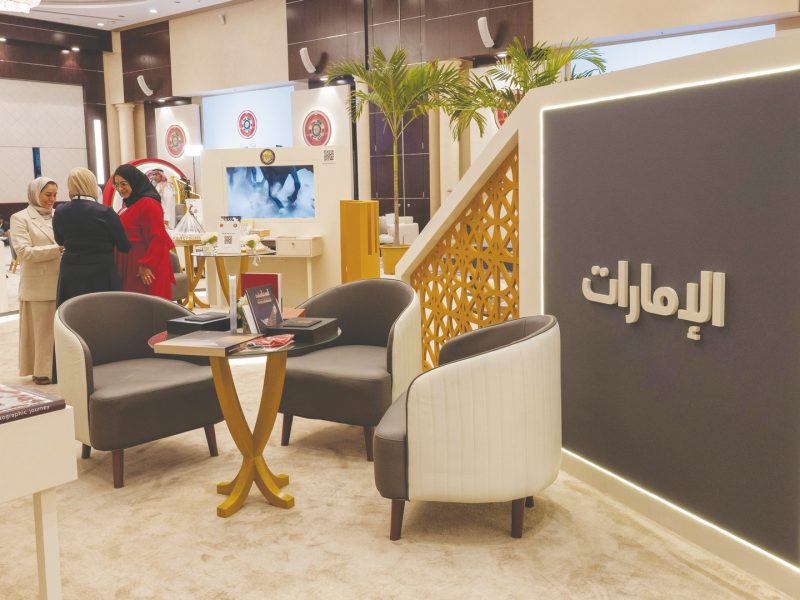 الإمارات توثق مسيرتها الإعلامية عبر جناحها في المركز الإعلامي للقمة الخليجية