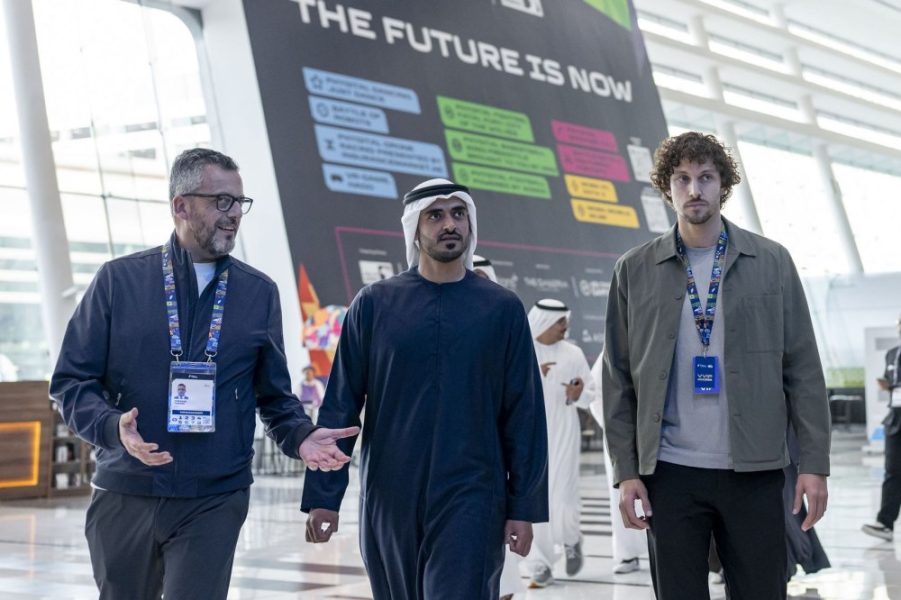 زايد بن محمد بن زايد يشهد منافسات “دورة ألعاب المستقبل 2025” للرياضات الإلكترونية الهجينة