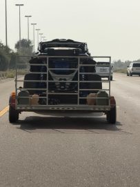 شرطة أبوظبي تدعو السائقين للالتزام بقوانين السلامة لنقل الدراجات في المقطورات