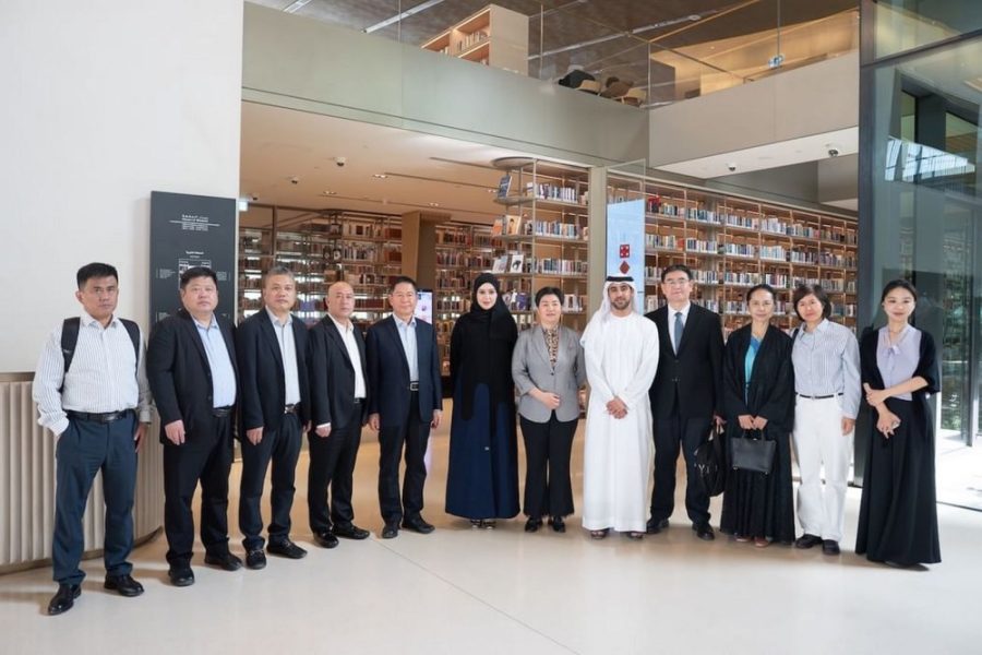 الشارقة وشاندونغ تناقشان تعزيز التعاون في القطاعات الحكومية والتنموية