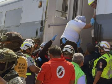 مصرع 13 شخصا وإصابة 98 في حادث قطار بالمكسيك