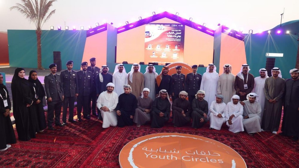 شرطة أبوظبي تنظم حلقة شبابية في مهرجان ليوا الدولي 2026