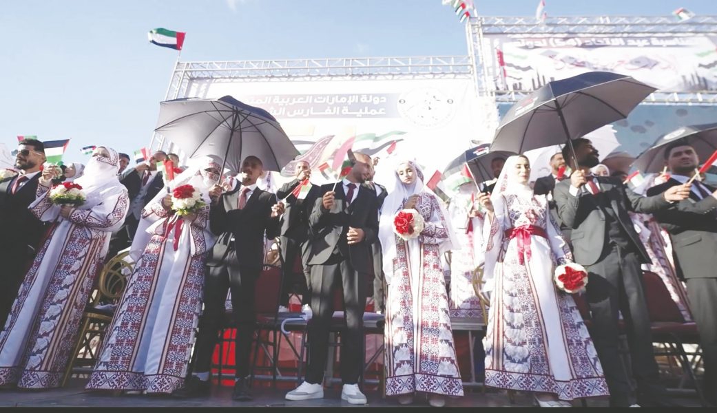 “الفارس الشهم 3” تواكب احتفالات الإمارات بعيد الاتحاد بزفاف 54 عريساً من قطاع غزة