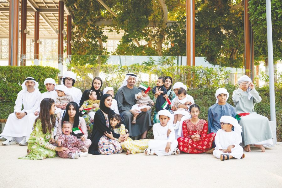 رئيس الدولة: شعب الإمارات العزيز والمقيمين على أرضها أبارك لكم عيد الاتحاد الـ 54