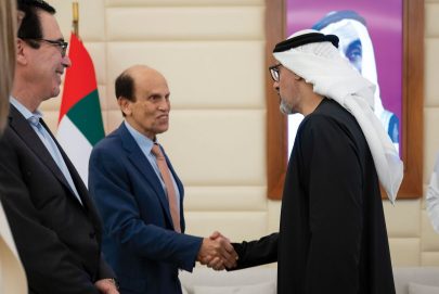 خالد بن محمد بن زايد يبحث تعزيز التعاون والشراكات الإستراتيجية مع رئيس معهد “ميلكن”