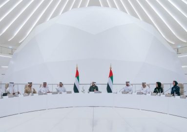 الجلسات الاستثنائية لمجلس الوزراء.. نموذج محمد بن راشد في قيادة الحكومة من الميدان لإحداث تغييرات جذرية في العمل الحكومي