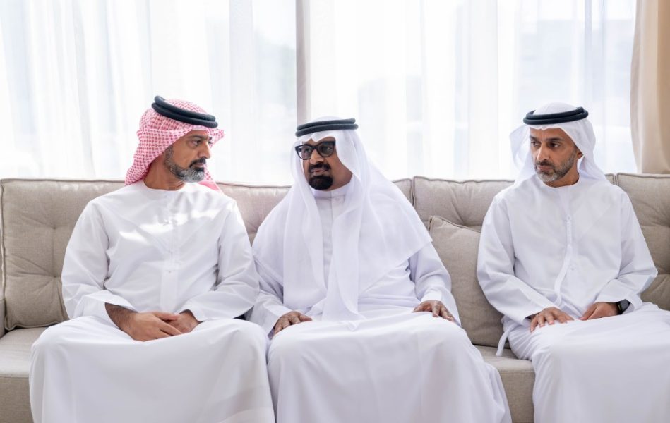 عمار بن حميد يقدّم واجب العزاء في وفاة سالم عبدالله الدوسري وعائشة مبارك عبدالله