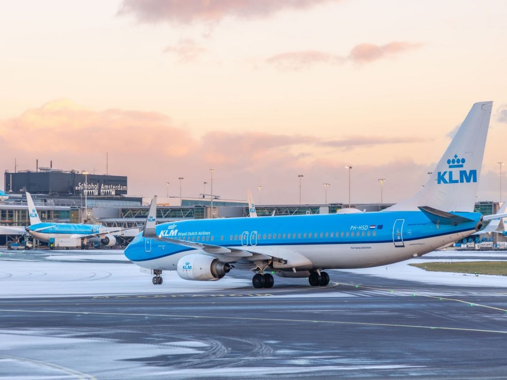 هولندا: إلغاء مئات الرحلات الجوية بسبب الثلوج