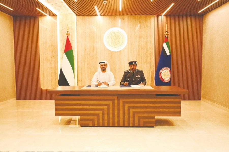 شرطة أبوظبي و”سبيس 42″ توقعان مذكرة تفاهم لتطوير المركبات الأمنية ذاتية القيادة