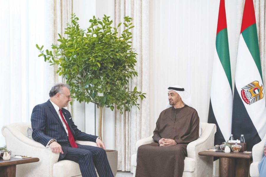 رئيس الدولة يبحث المستجدات في المنطقة مع مستشار الرئيس الأميركي للشؤون الإفريقية والعربية