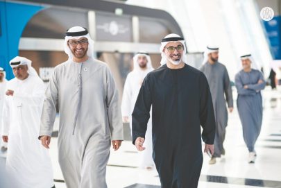 خالد بن محمد بن زايد يزور جناح منصة “شباب من أجل الاستدامة”