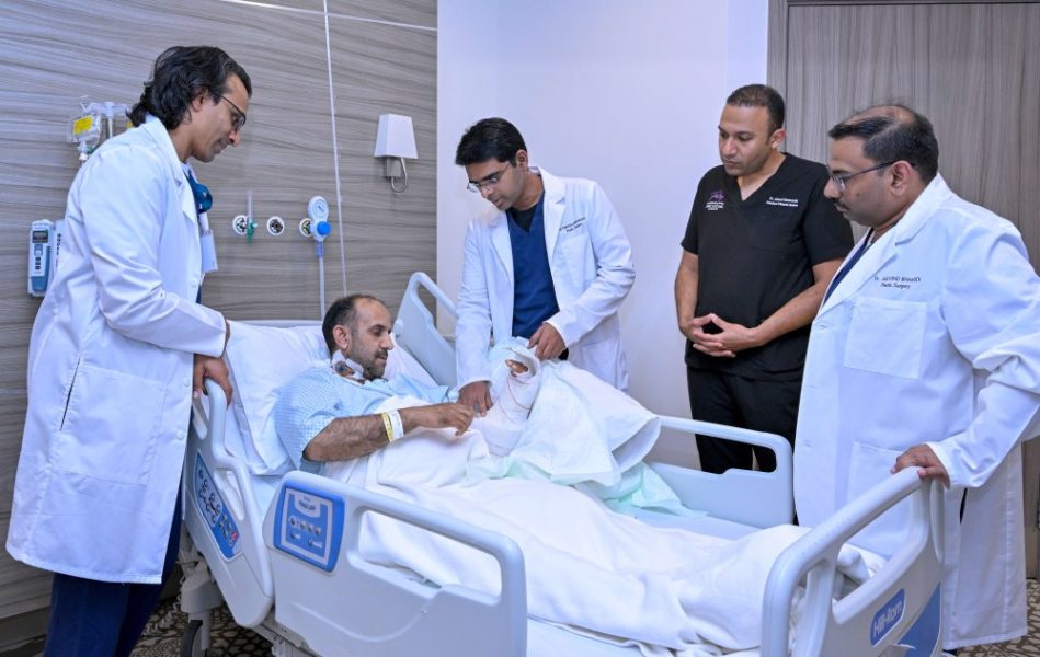 جراحة معقدة في مدينة برجيل الطبية بأبوظبي تعيد زراعة يد مبتورة بالكامل لمُصاب في عملية ناجحة استمرت 10 ساعات متواصلة