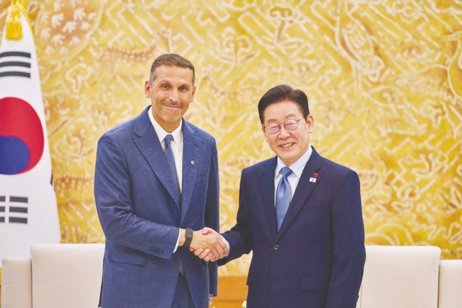 خلدون المبارك يلتقي الرئيس الكوري في سيؤول ويبحثان الشراكة الاستراتيجية بين الإمارات وجمهورية كوريا