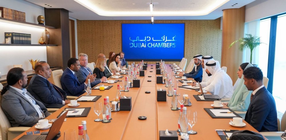 غرف دبي تبحث تعزيز شراكات الأعمال مع ولاية إلينوي الأمريكية