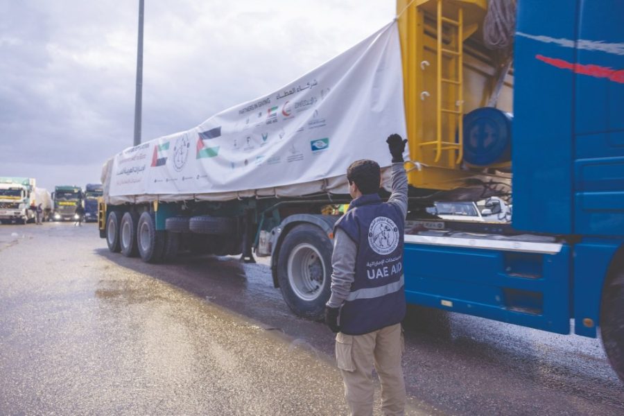 إدخال 7 سيارات إسعاف وصهريج مياه ومساعدات طبية وغذائية ضمن “الفارس الشهم 3”