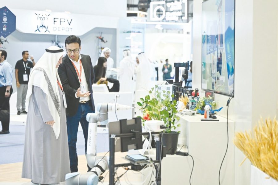 زوار “يومكس” يطلعون على مشاريع وتقنيات “أبوظبي للزراعة” المتقدمة