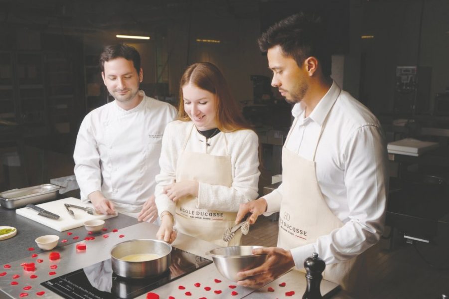 في عيد الحب هذا العام.. احتفلوا بقصّة حبّ مُميّزة في إيكول دوكاس أبوظبي