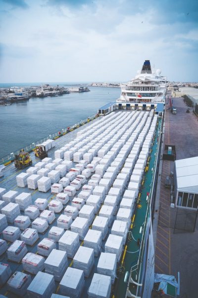 إبحار سفينة صقر الإنسانية محمّلة بأكثر من 4000 طن من المساعدات دعماً لقطاع غزة