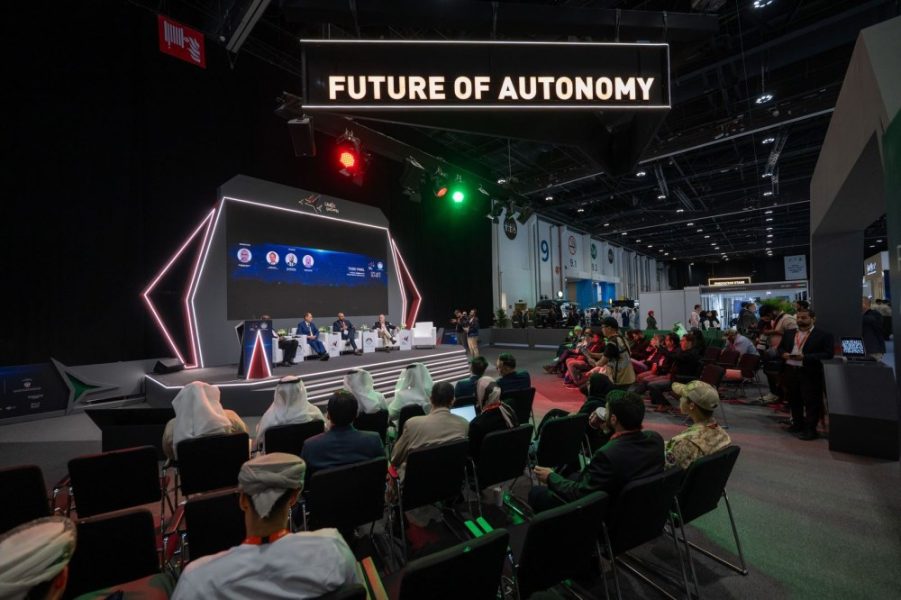 “مستقبل القيادة الذاتية” يقدم مجموعة من الرؤى حول التطبيقات التجارية والمدنية لتقنيات القيادة الذاتية