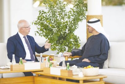 رئيس الدولة يبحث مع مبعوث الرئيس الروسي علاقات التعاون والعمل المشترك