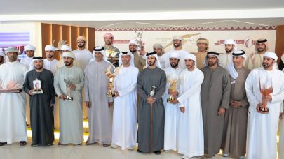 زايد بن حمد آل نهيان يتوج الفائزين في ختام منافسات كأس رئيس الدولة للصيد بالصقور