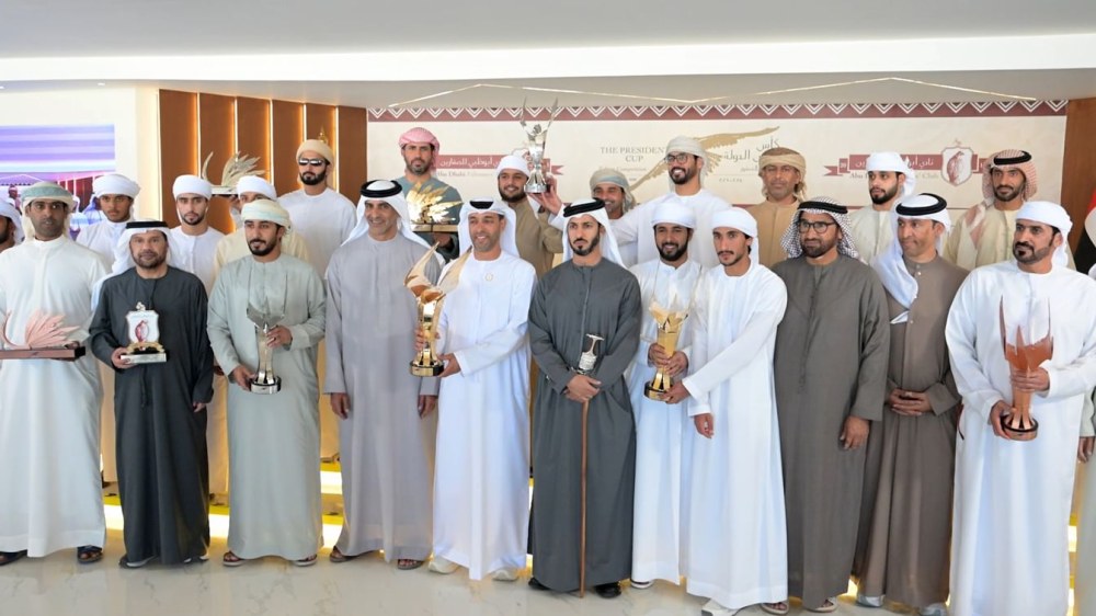 زايد بن حمد آل نهيان يتوج الفائزين في ختام منافسات كأس رئيس الدولة للصيد بالصقور