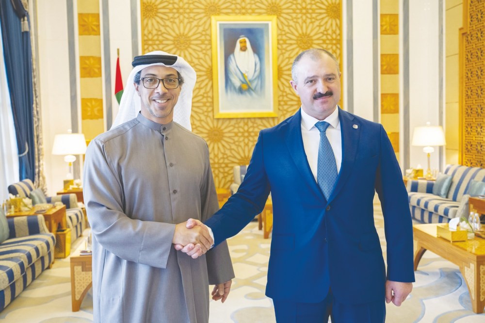 منصور بن زايد يبحث علاقات التعاون مع المبعوث الخاص لرئيس جمهورية بيلاروسيا إلى الشرق الأوسط