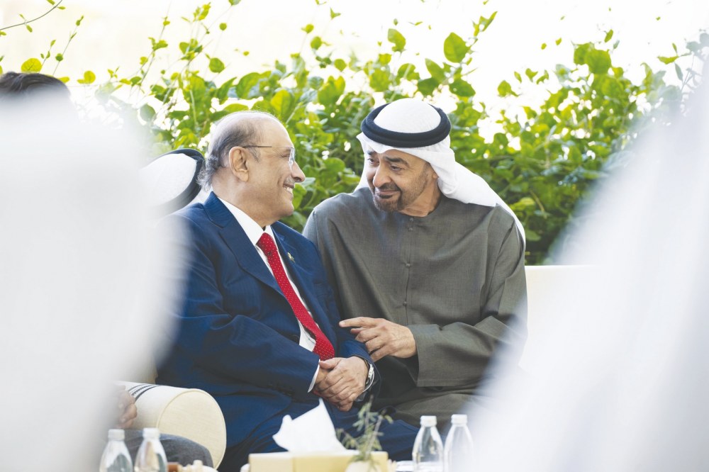 رئيس الدولة ورئيس باكستان يبحثان العلاقات الثنائية وسبل تعزيزها