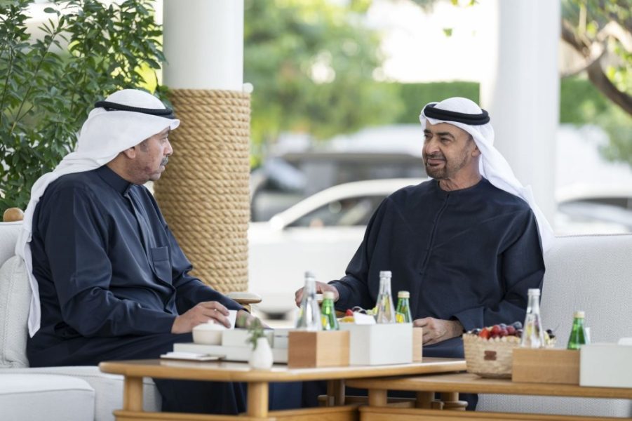 رئيس الدولة يبحث العلاقات الأخوية ومسارات التعاون والعمل المشترك مع وزير الدفاع الكويتي