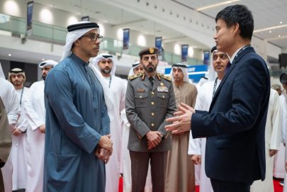منصور بن زايد: الإمارات ماضية في ترسيخ موقعها كمركز عالمي للتجارة واللوجستيات