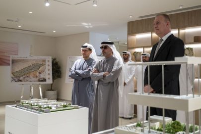 هزاع بن زايد يتفقَّد سير العمل في مشروعَي النباغ والعامرة السكنيين بمنطقة العين