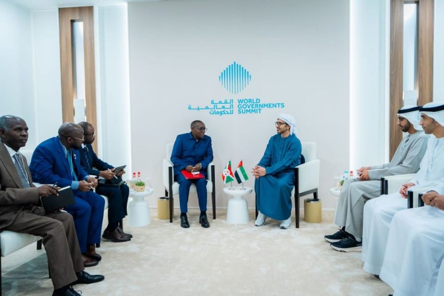 عبدالله بن زايد يستقبل عددا من المسؤولين المشاركين في القمة العالمية للحكومات