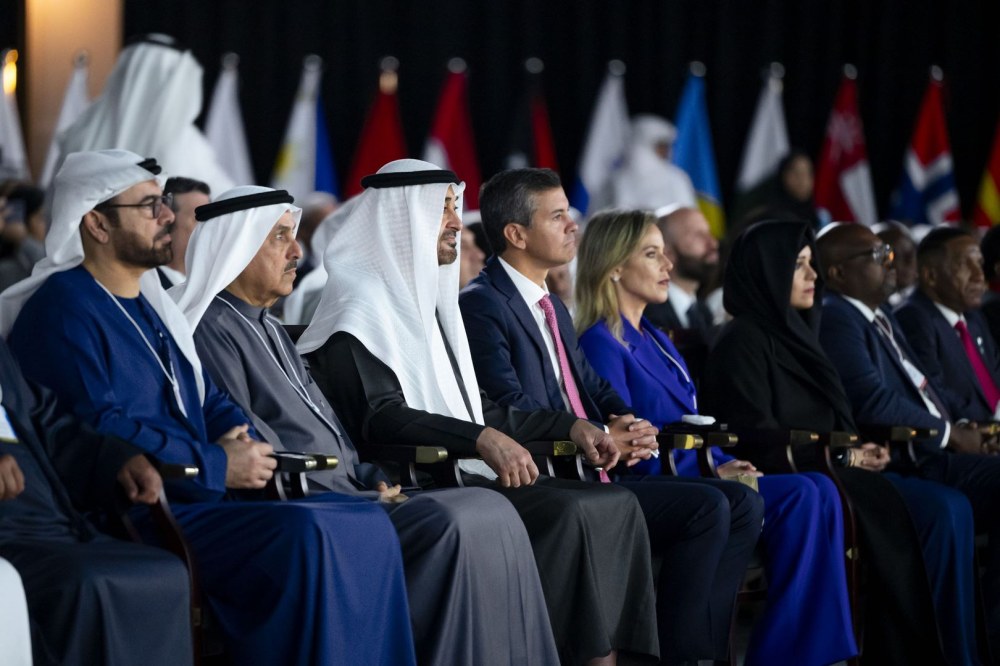 رئيس الدولة يسلم رئيس الباراغواي الجائزة العالمية للحكومات الأكثر تطوراً