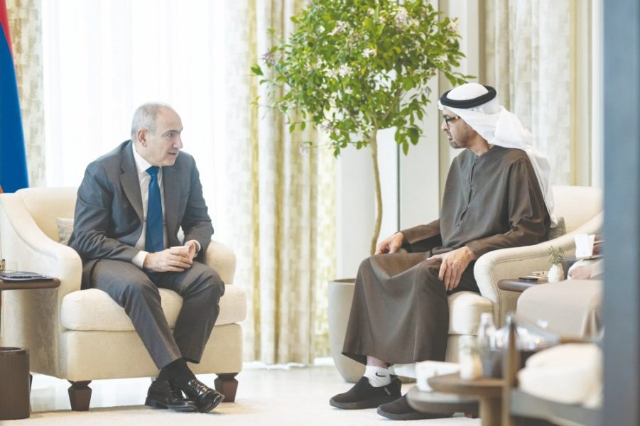 رئيس الدولة ورئيس وزراء أرمينيا يبحثان علاقات البلدين